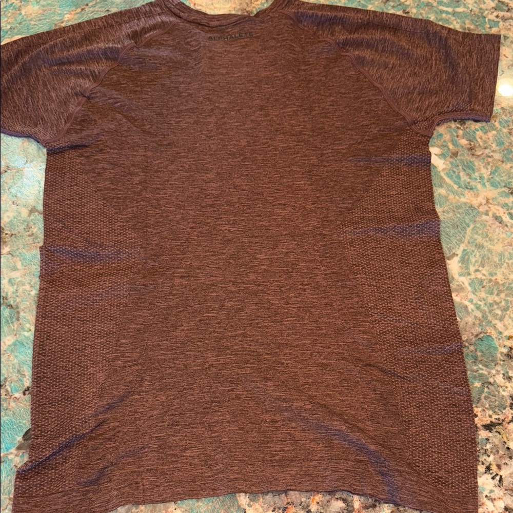 Alphalete men’s medium hero seamless t-shirt in color sparrow new in bag